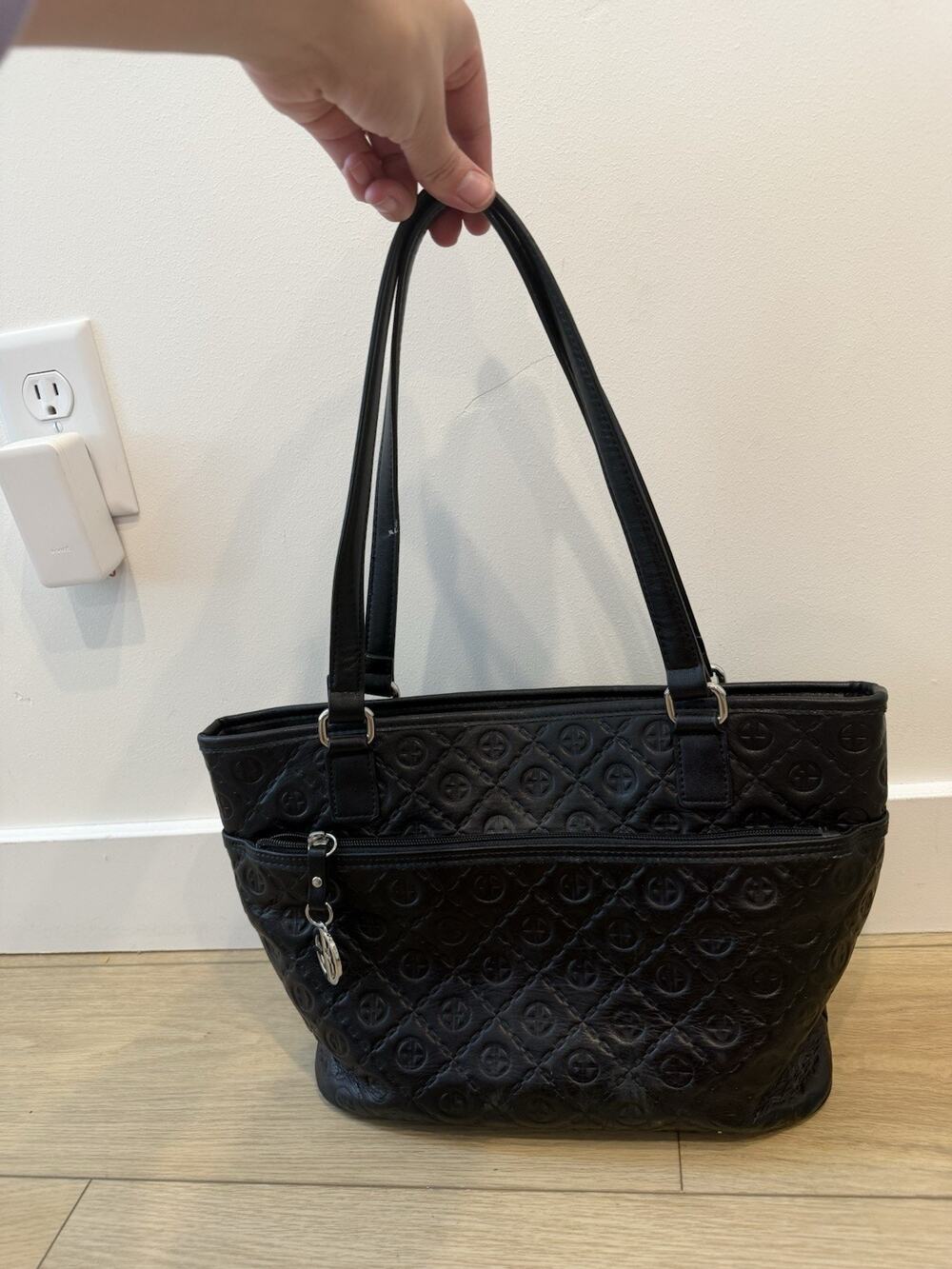 Giani Bernini Black/ Logo Shoulder Bag Zip Closure Silver Charm Purse Silv Snap